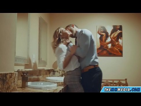❤️ Meta blonda busty seduces f'kamra tal-banju pubbliku ❤ Porno fil-porn mt.xywewl.top ☑